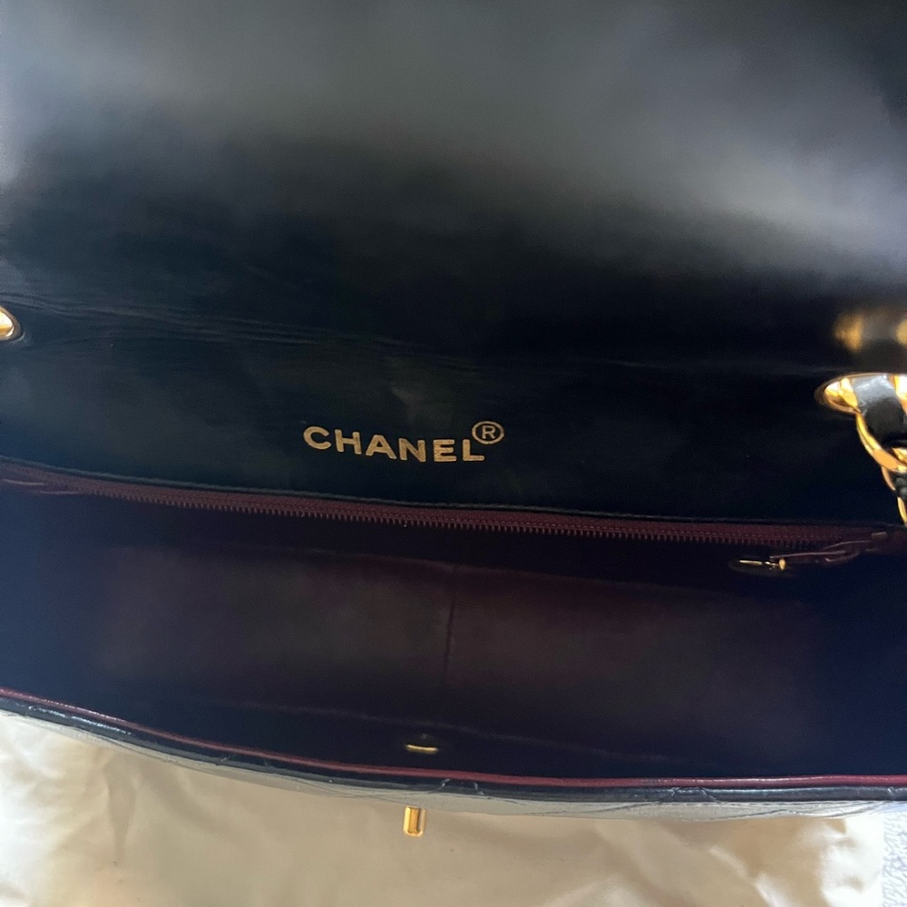 CHANEL Black Crossbody Bag with Gold Chain - Picture 7 of 16